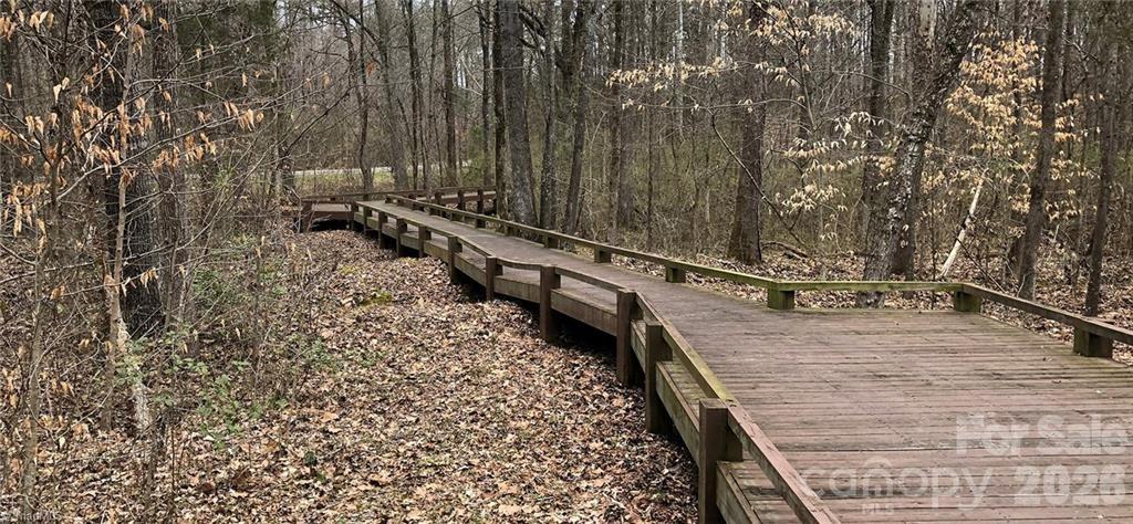 Yachtsmans Point - Land