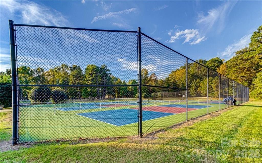 Yachtsmans Point - Land