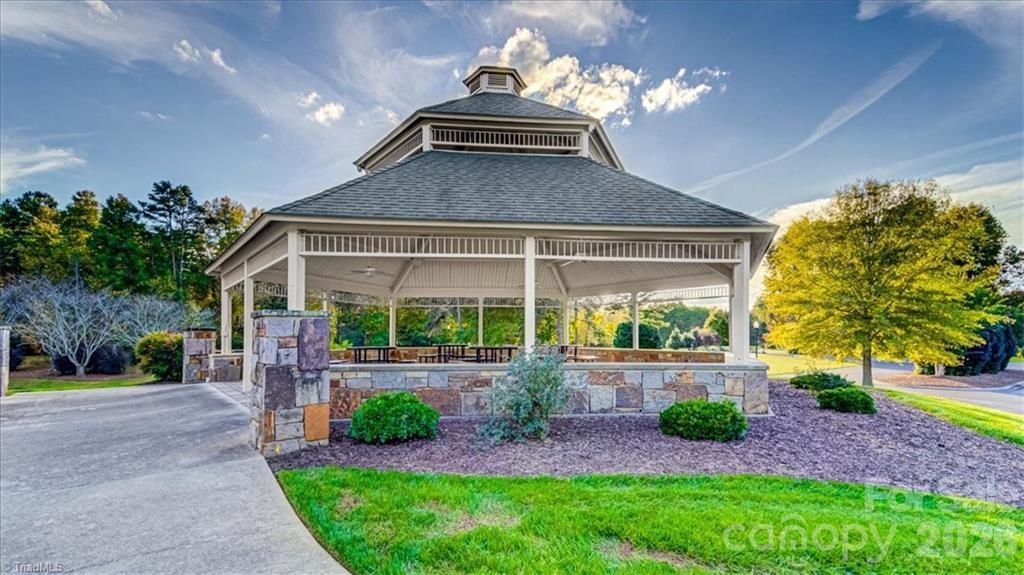 Yachtsmans Point - Land