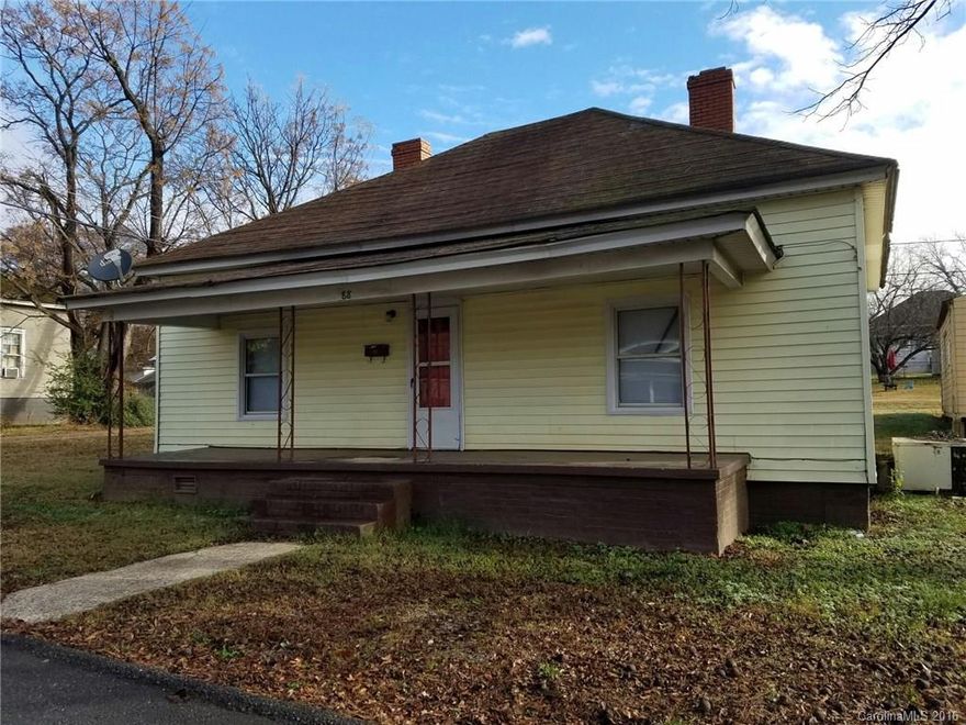 Priced for quick sale. Don’t miss this opportunity to enjoy beautiful river views in this charming home located in quiet neighborhood. Within walking distance of scenic Riverside Park. USDA neighborhood