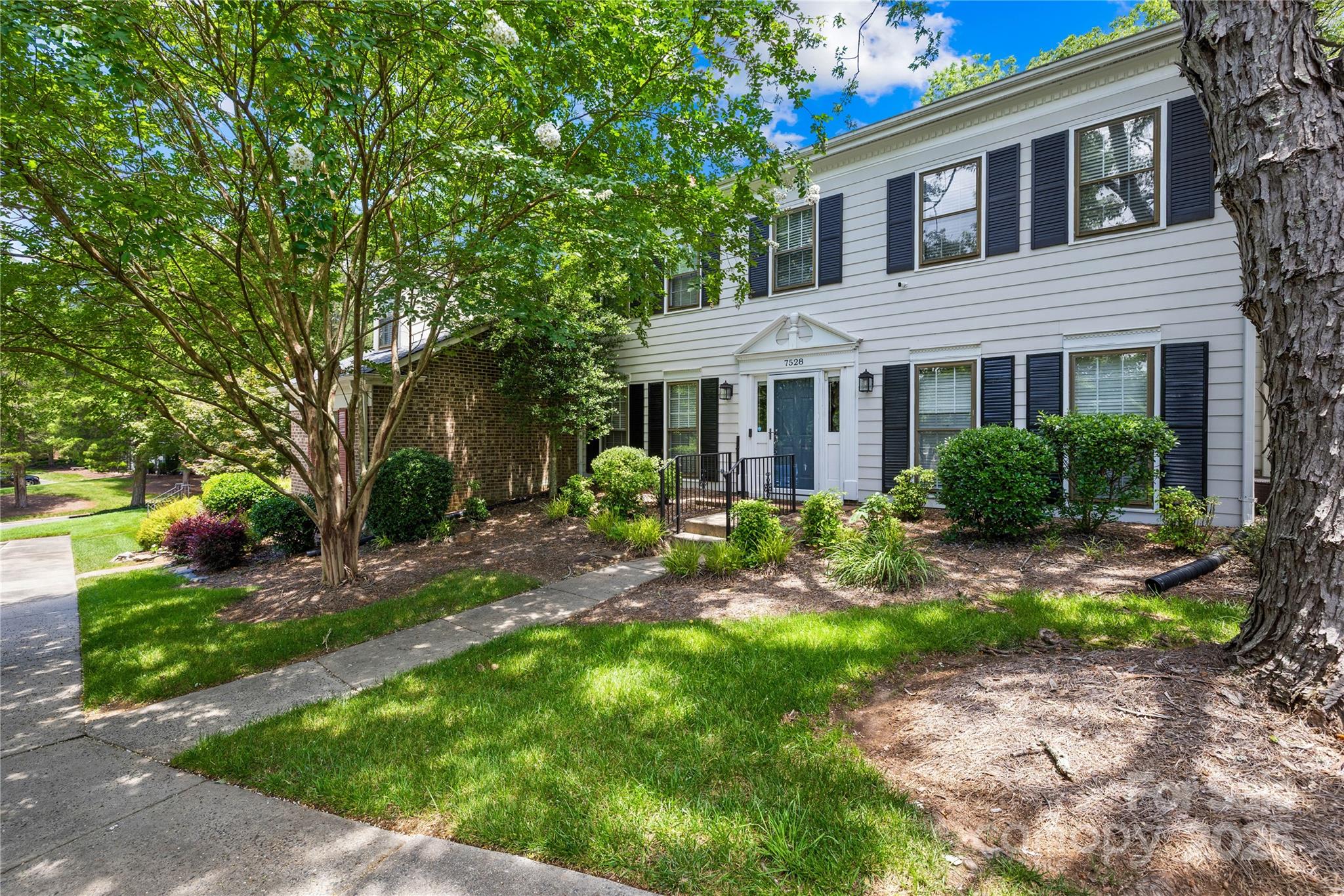 7528 Red Oak Lane