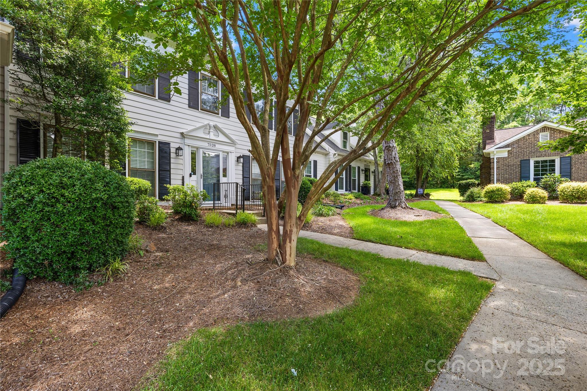 7528 Red Oak Lane
