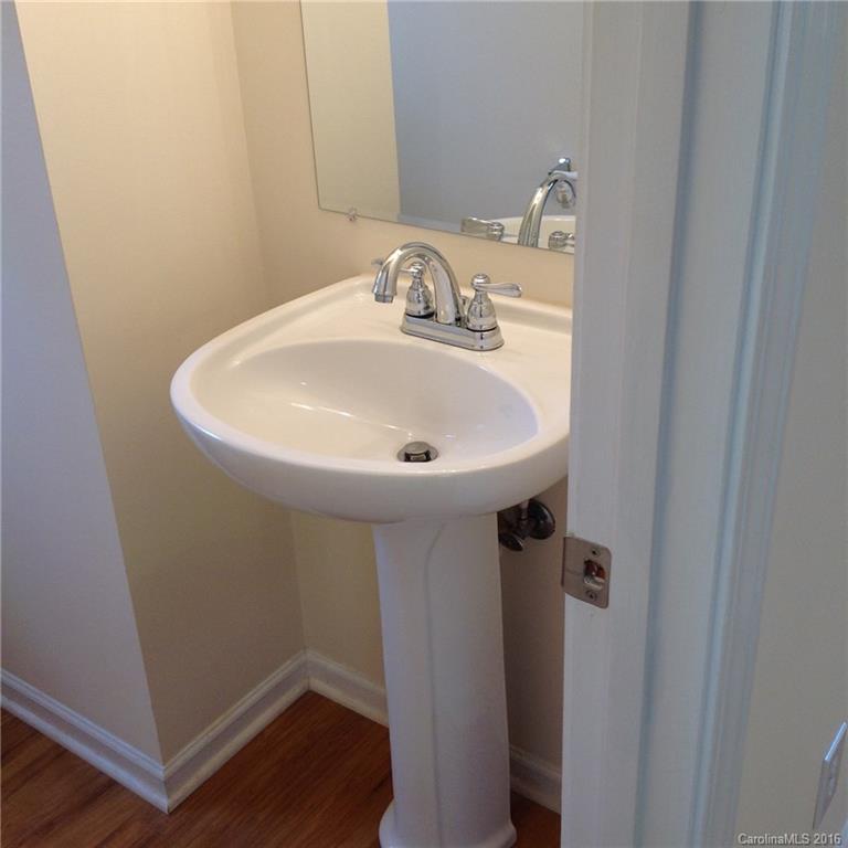 adams bluff - Residential Lease