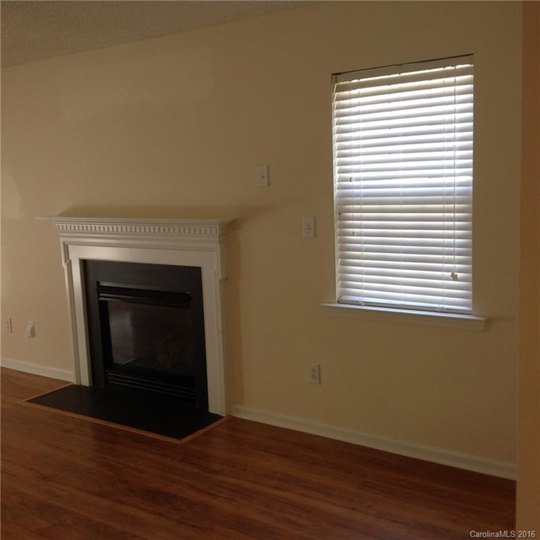 adams bluff - Residential Lease