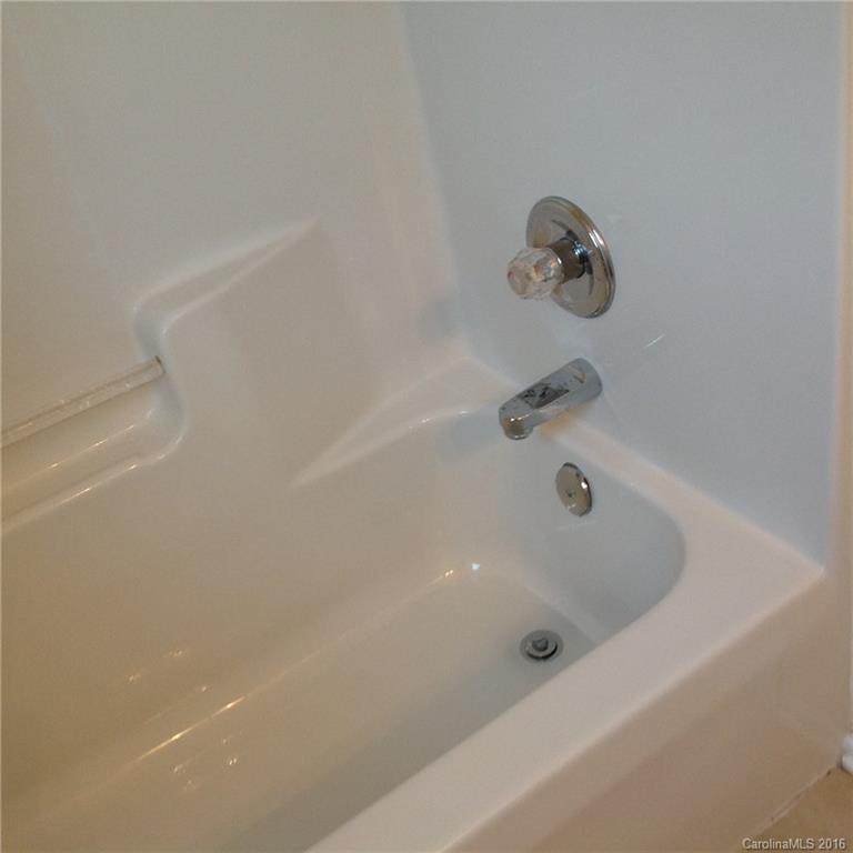 adams bluff - Residential Lease