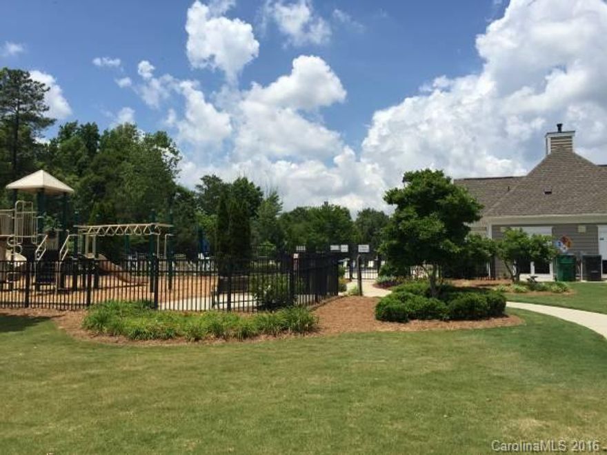 Cul-de-sac single house in a well maintained community (Willowmere). Owner pays HOA which includes lawn care, trash collection, and community amenities (swimming pool, basketball, tennis, and playground). Fenced backyard, master bedroom is on main floor with lots of natural light, dramatic 2-story LR open to bright kitchen & fireplace. Home convenient to community Swim/Tennis. Walking distance to Providence Plantation Plaza for shopping and Siskey Y.