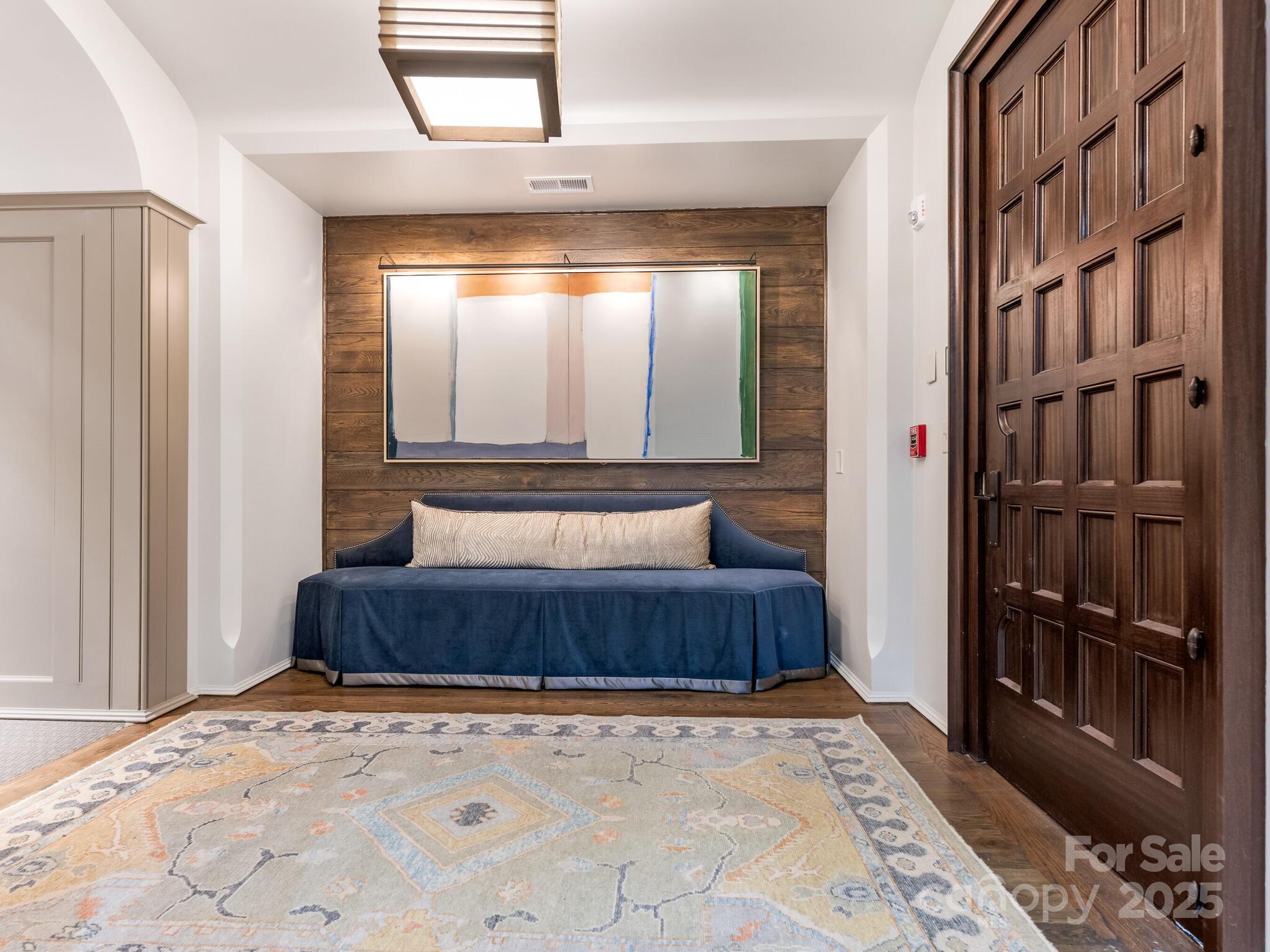 1156 Queens Road