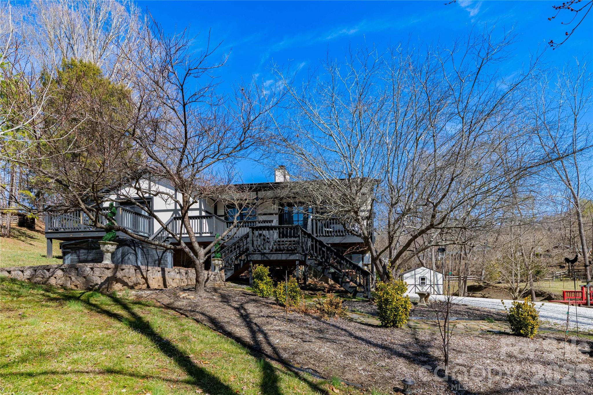5 Northlake Drive