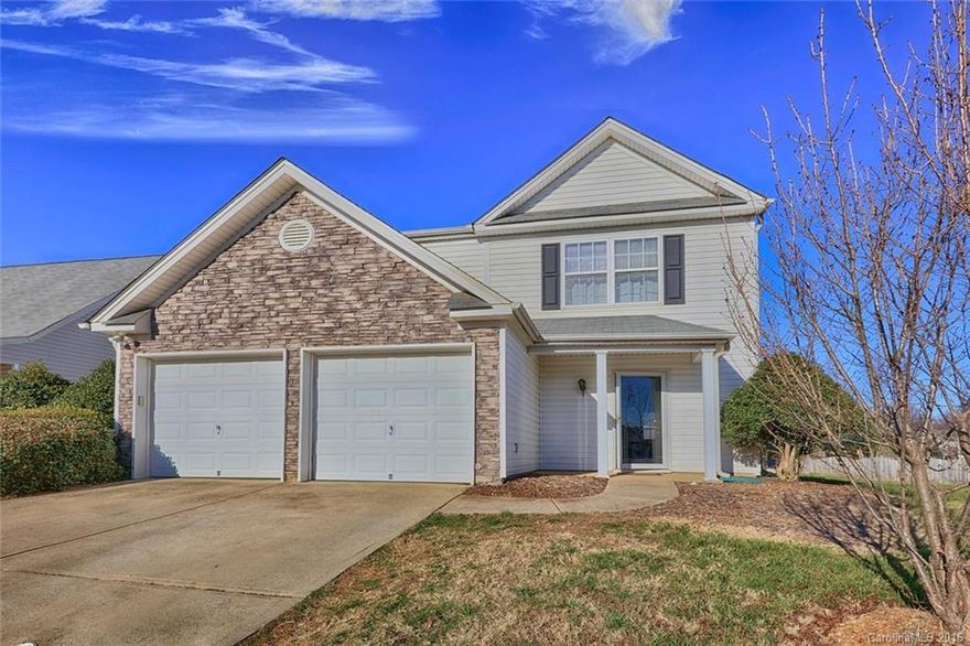 CHARMING HOME IN DESIRABLE HIGHLAND CREEK COMMUNITY. OPEN FLOOR PLAN, SPACIOUS GREAT ROOM WITH GAS FIREPLACE, SEPARATE DINING ROOM, UPDATED KITCHEN HAS GRANITE COUNTERS & STAINLESS STEELE APPLIANCES & BREAKFAST NOOK. LARGE MASTER SUITE W/ GARDEN TUB AND SEPARATE SHOWER, WALK-IN CLOSET. FENCED YARD WITH NEW DECK AND COMMON GROUND SPACE NEXT TO LOT. FABULOUS AMENITIES INCLUDE , GOLF, POOLS, PLAYGROUNDS, & TENNIS. CLOSE TO I-485 & SHOPPING & DINING.