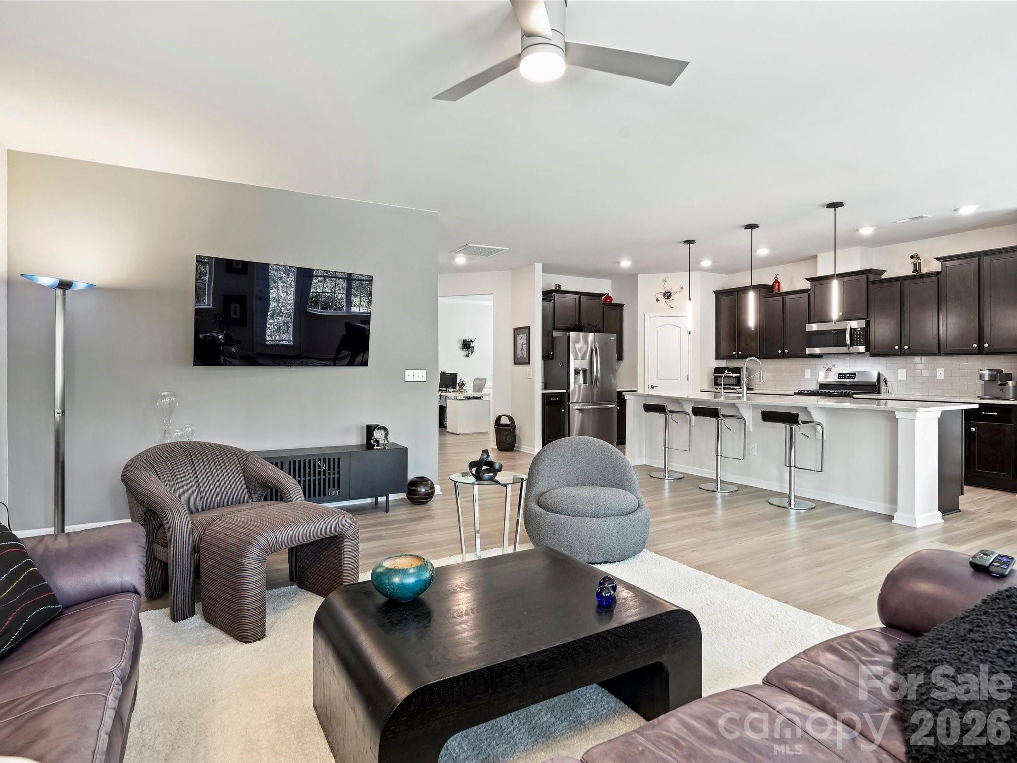 Imagery on Mtn Island - Residential