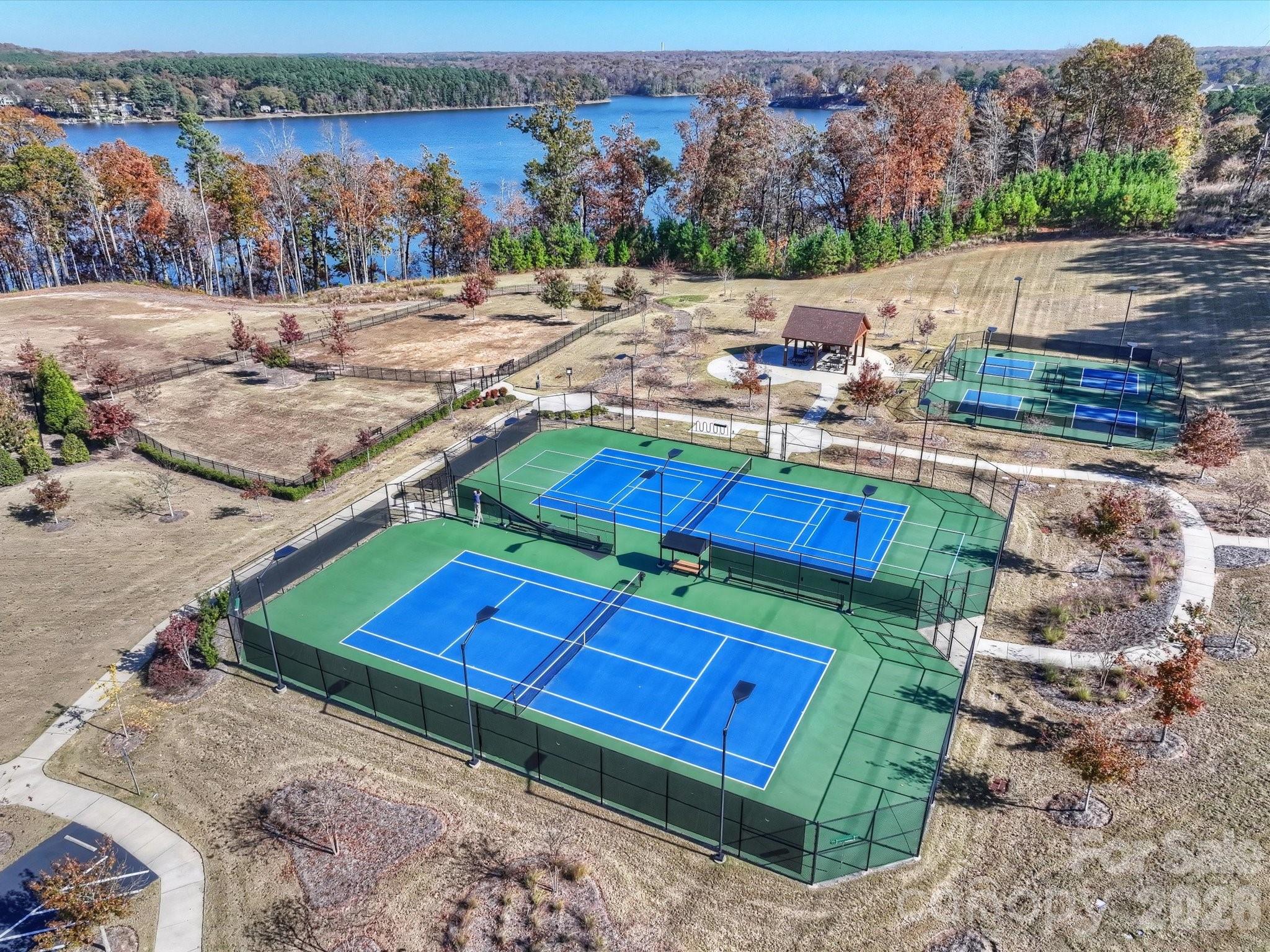 Imagery on Mtn Island - Residential