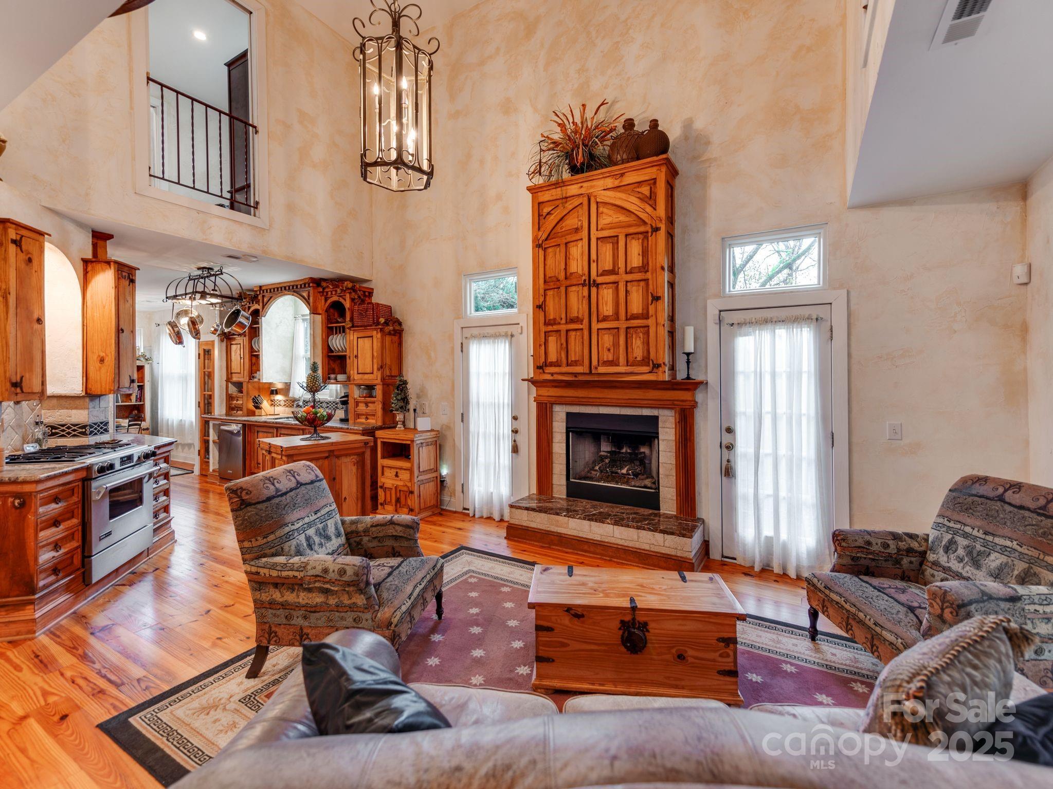 501 River Oaks Lane