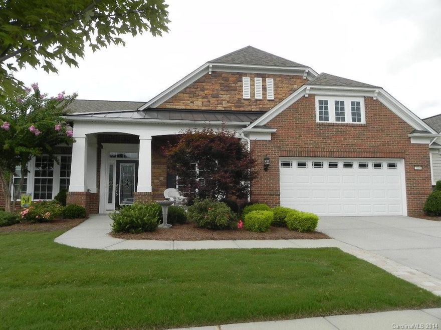 This fabulous 3BR/3.5BA Morningside Lane features a stone elevation, sunroom, 3-season room with EZ
breeze windows, expanded patio, upgraded light fixtures, ceiling fans, hardwoods and much more. There are
built-in cabinets on either side of the fireplace, plantation shutters, blinds, granite counters, tile backsplash
and much more. Come check out this special home and the active adult lifestyle of Sun City Carolina Lakes.