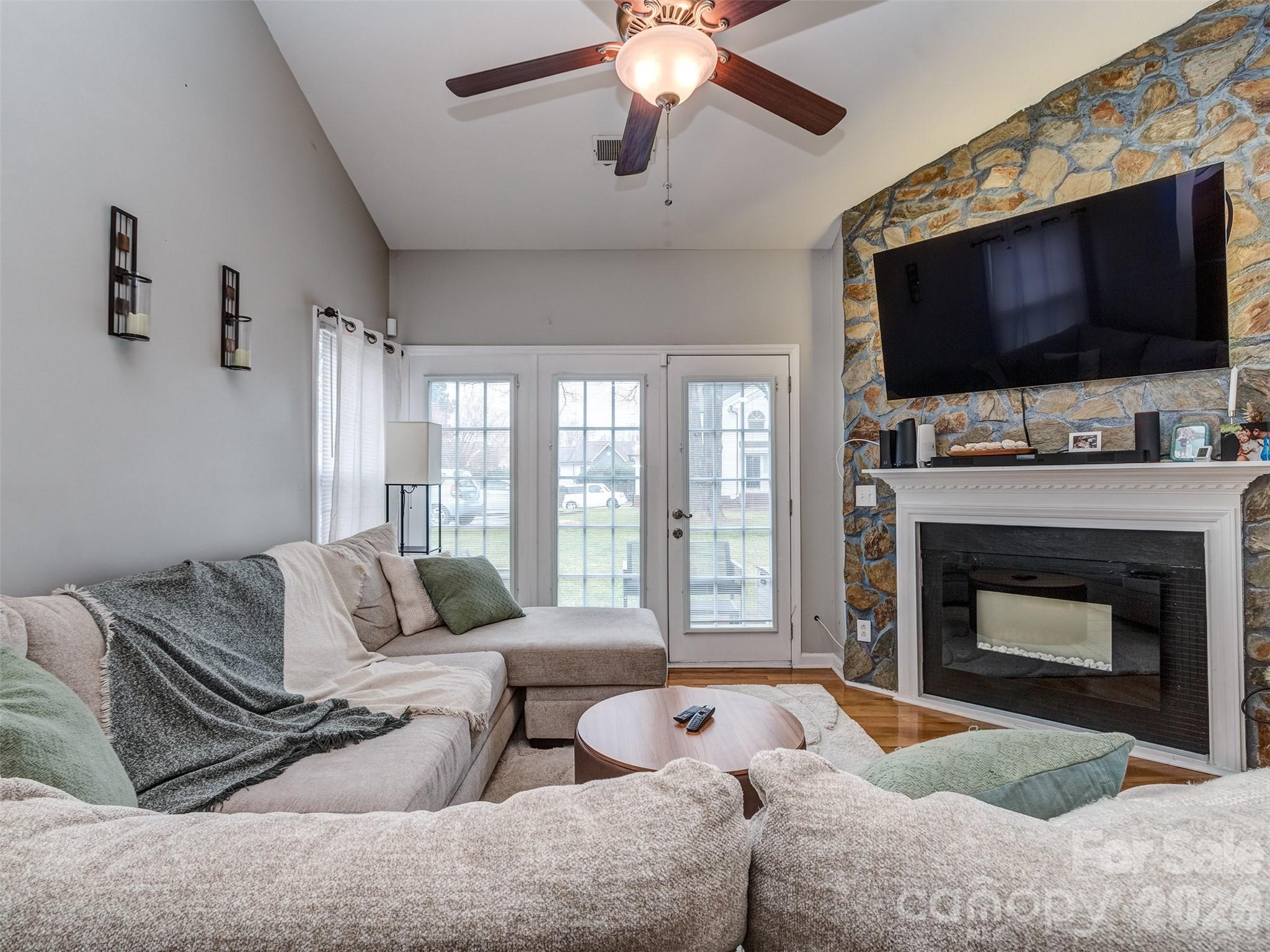 Davis Lake - Residential