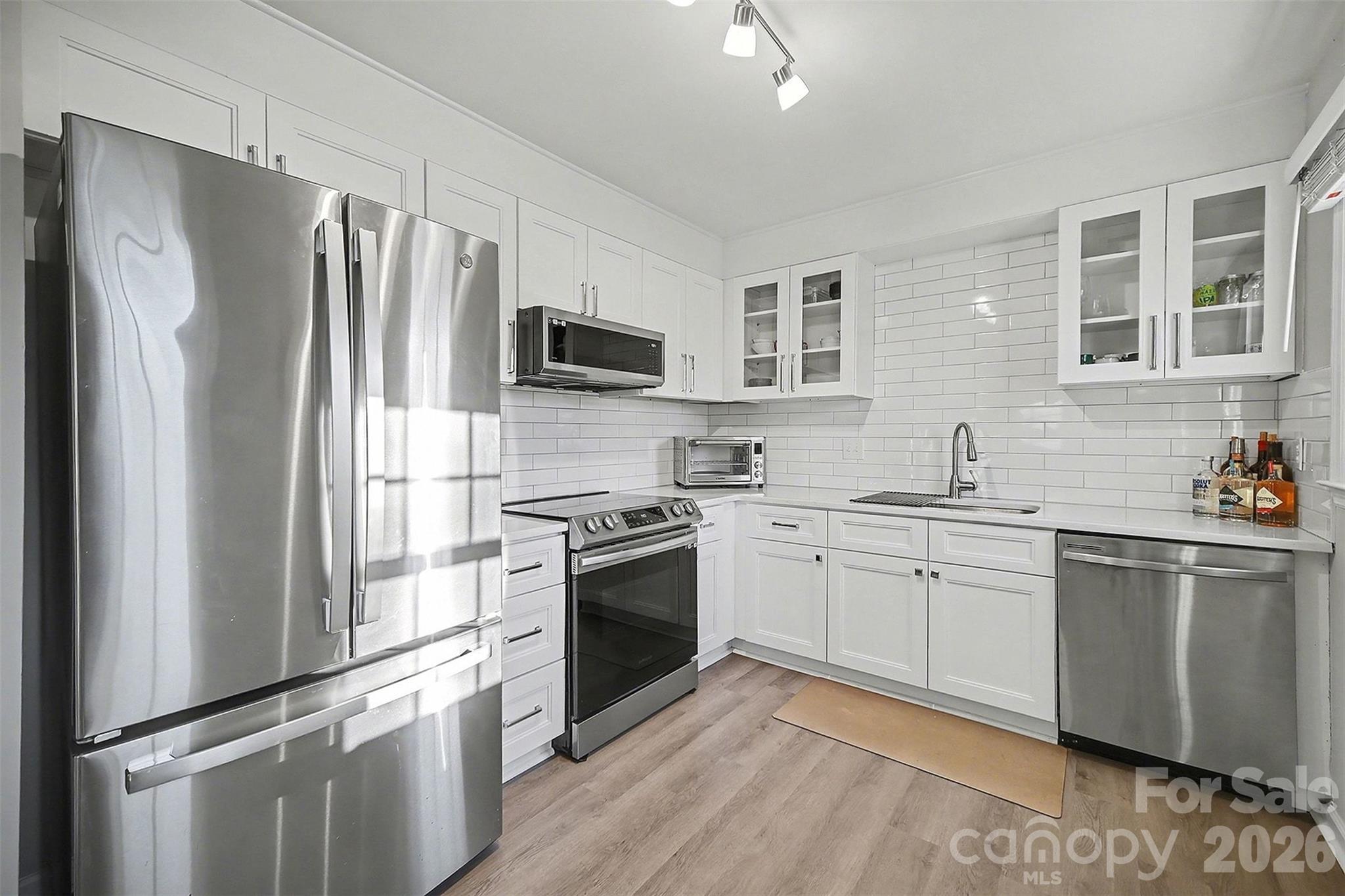 8001 Regent Park Lane