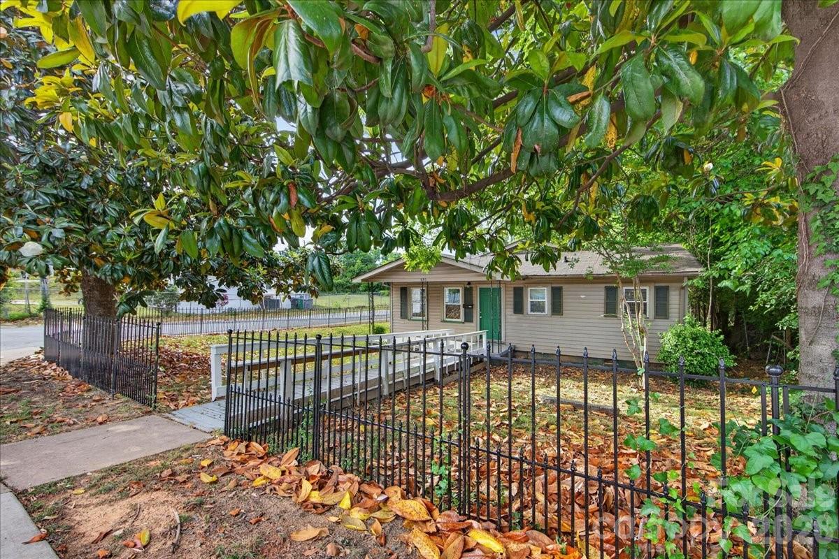 936 Holland Avenue