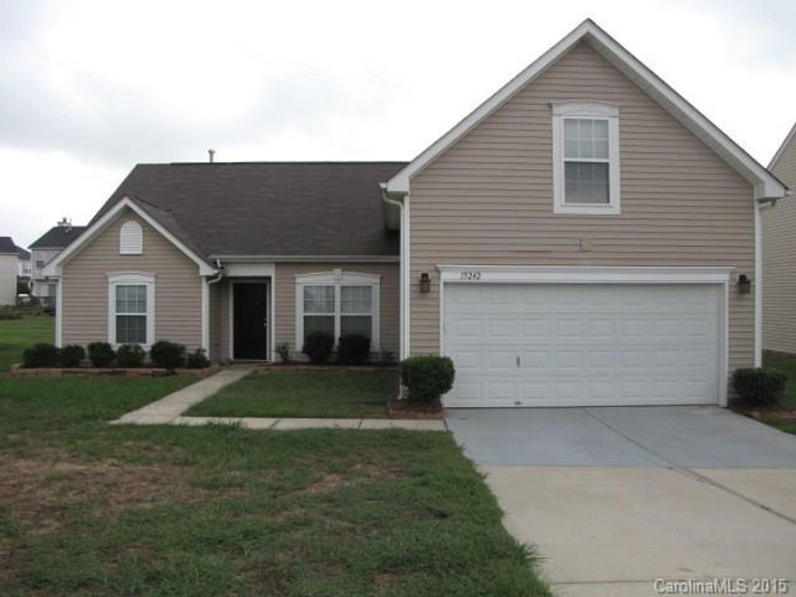 Enjoy single-level living at its best in this well-maintained ranch w/a large bonus room over the garage. The neutral-toned floor plan with vaulted ceilings is open and bright throughout. The layout is ideal for entertaining w/a cozy GR and gas fireplace, formal DR, and kitchen and breakfast area with access to the backyard patio. The roomy master suite incl a walk-in closet and private bath with an extended vanity for seating. Great community amenities, and close to shopping, dining and Uptown.