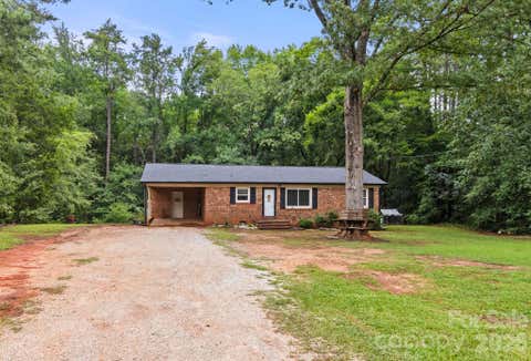 Photo of 3104 University Drive, Lancaster, SC 29720 (MLS # 4405422)