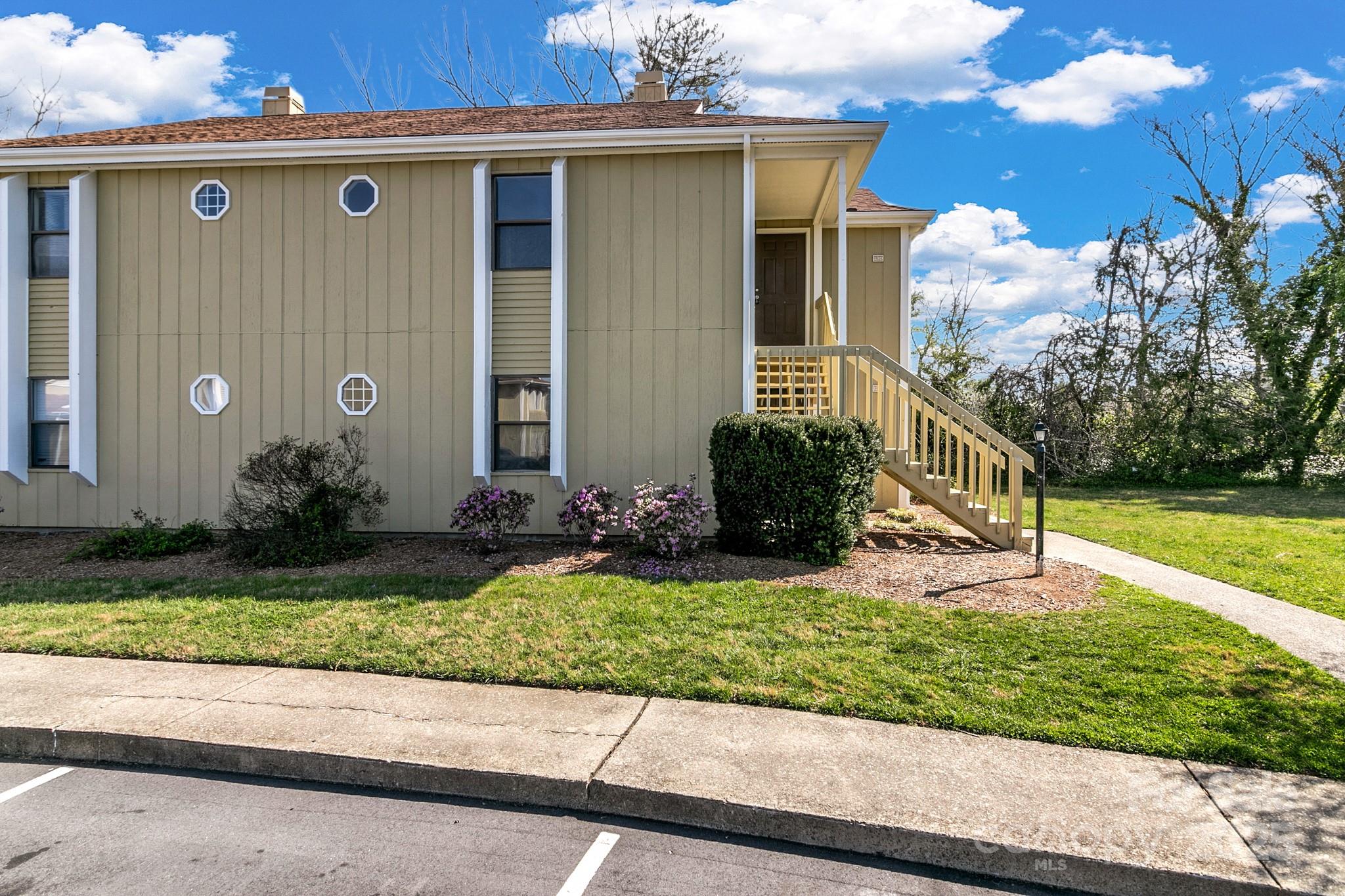 110 Heywood Road 13D