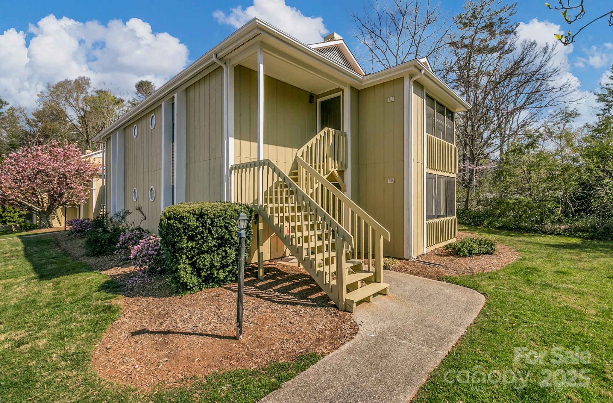 110 Heywood Road 13D