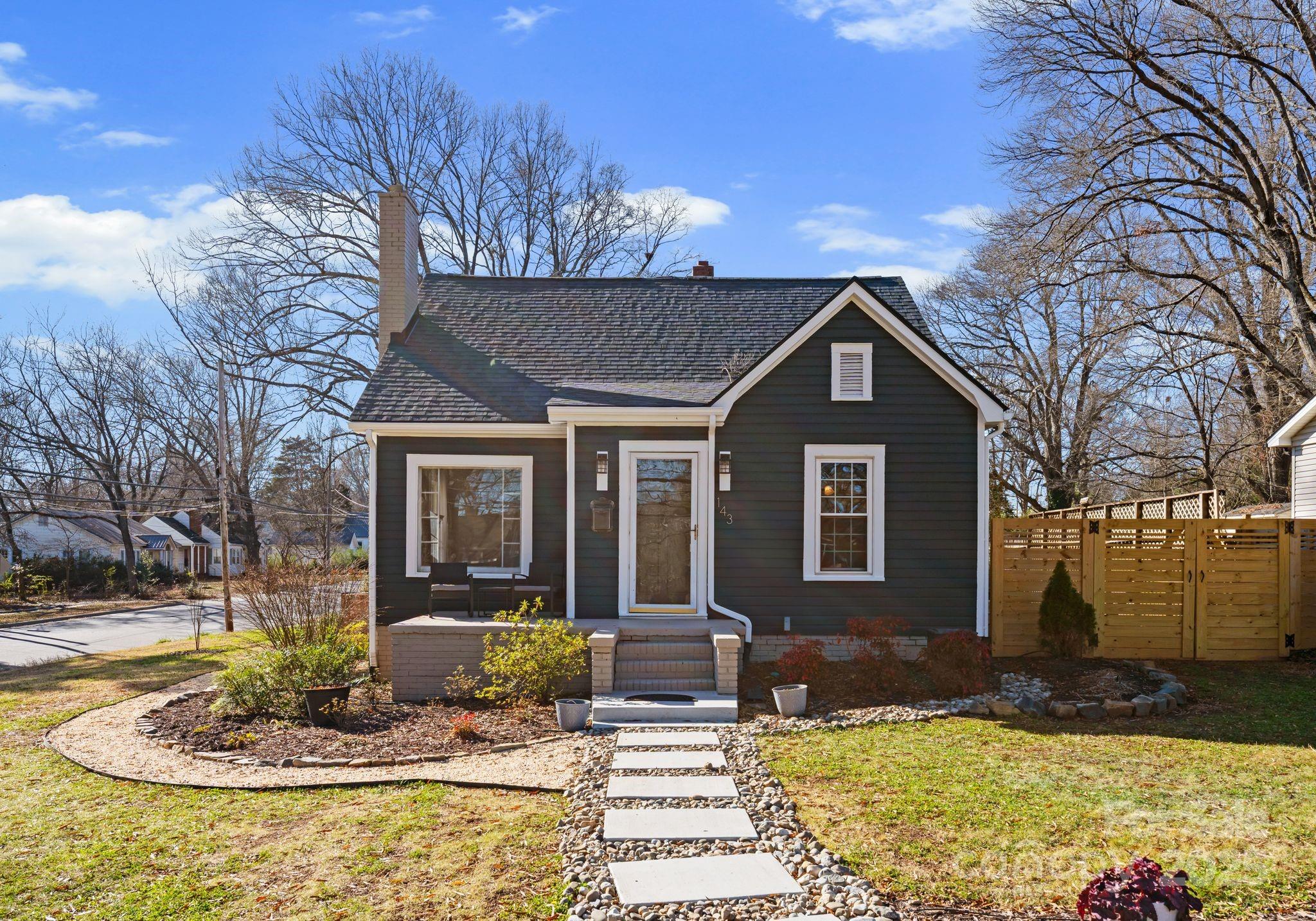 143 E Stewart Avenue