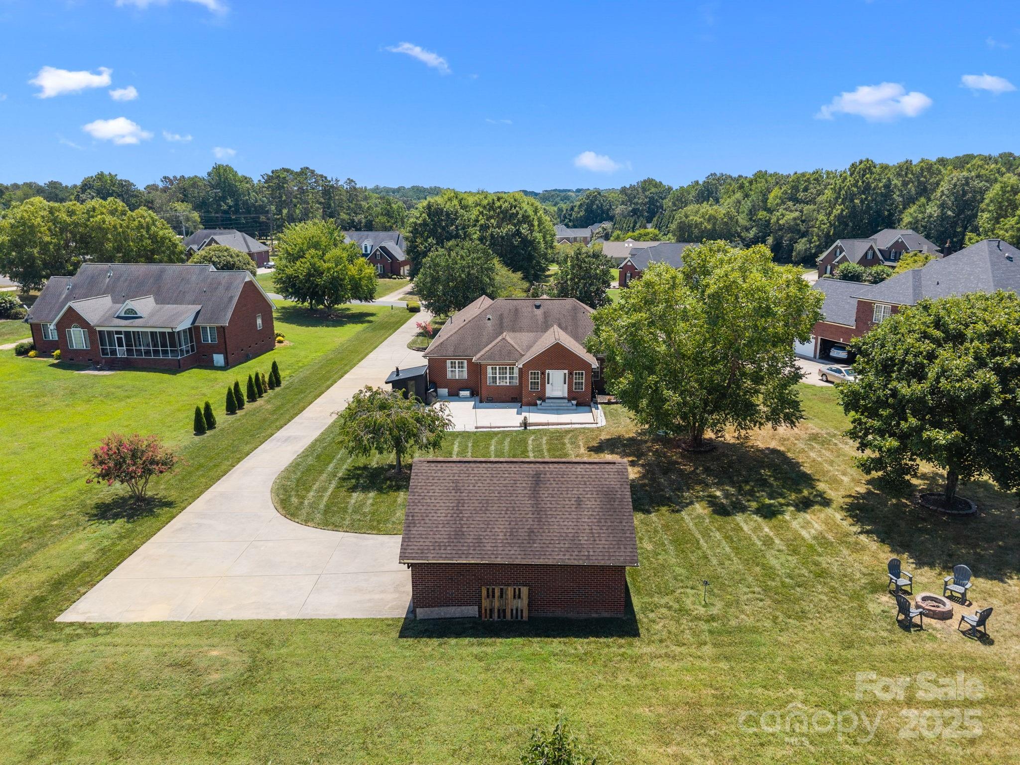 6006 Leeds Court