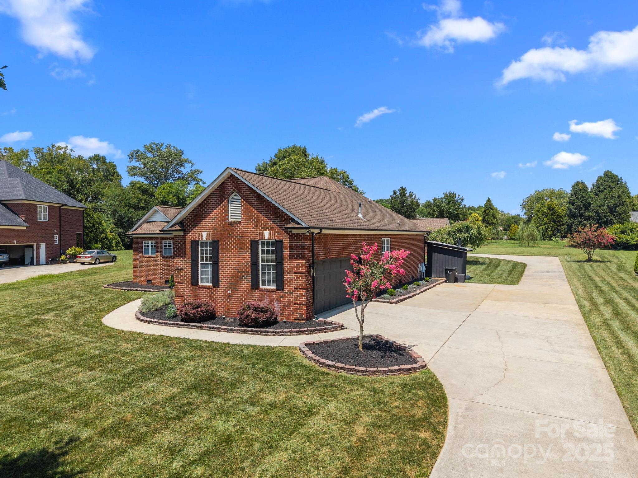 6006 Leeds Court