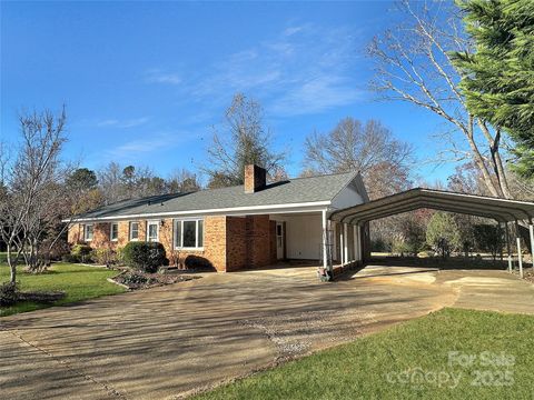 1451 Meandering Lane Lincolnton NC 28092