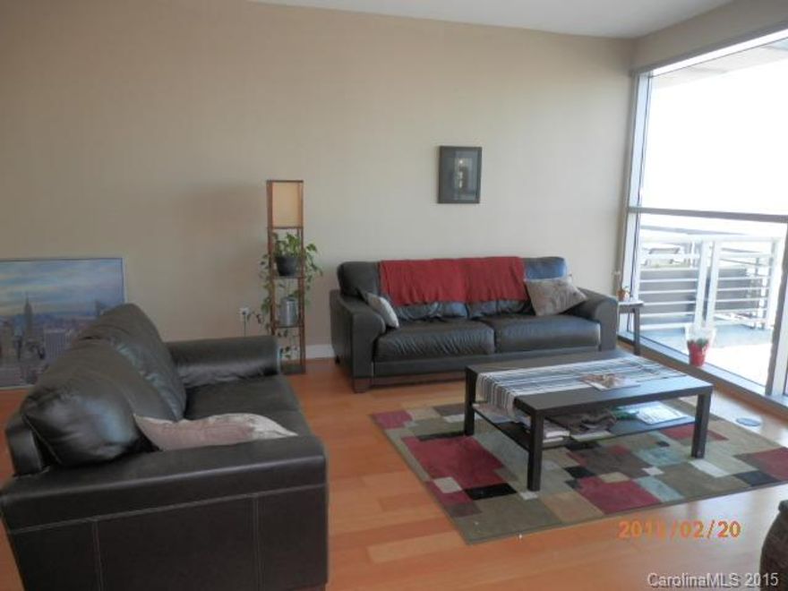 Full wall of floor to ceiling glass in one of Uptown's most popular highrises. 10 ft ceilings, sizable master with large walk in closet. Some wood flooring, granite c-tops with breakfast bar, stainless steel appliances. Walk to Knights/Panther games or Romare Beardon Park. Just 2 blocks to center city. Amenities include a pool, fitness center, clubroom w/ billiard table. Awsome views from the 17th floor.