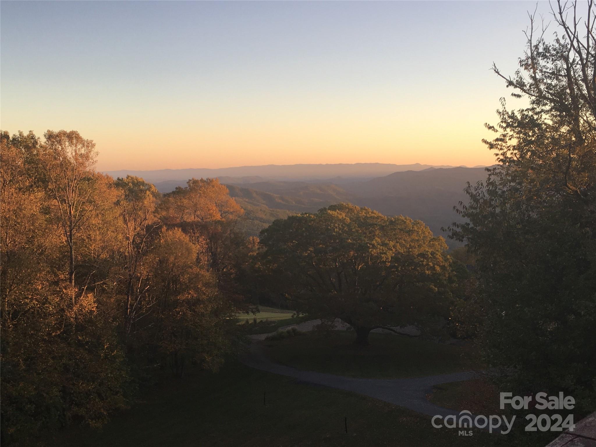 Blowing Rock, North Carolina 28605, United States, 4 Bedrooms Bedrooms, ,5 BathroomsBathrooms,Residential,Active,37304