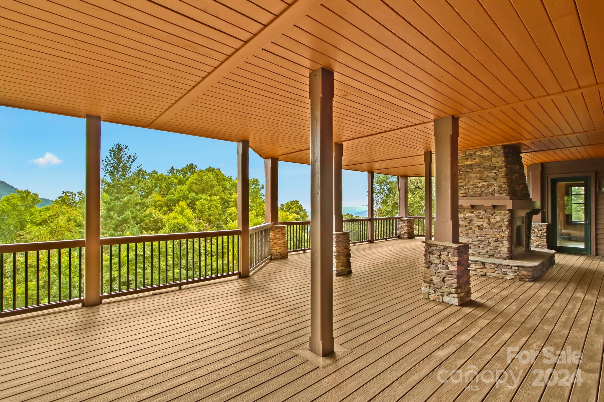 Blowing Rock, North Carolina 28605, United States, 4 Bedrooms Bedrooms, ,5 BathroomsBathrooms,Residential,Active,37304