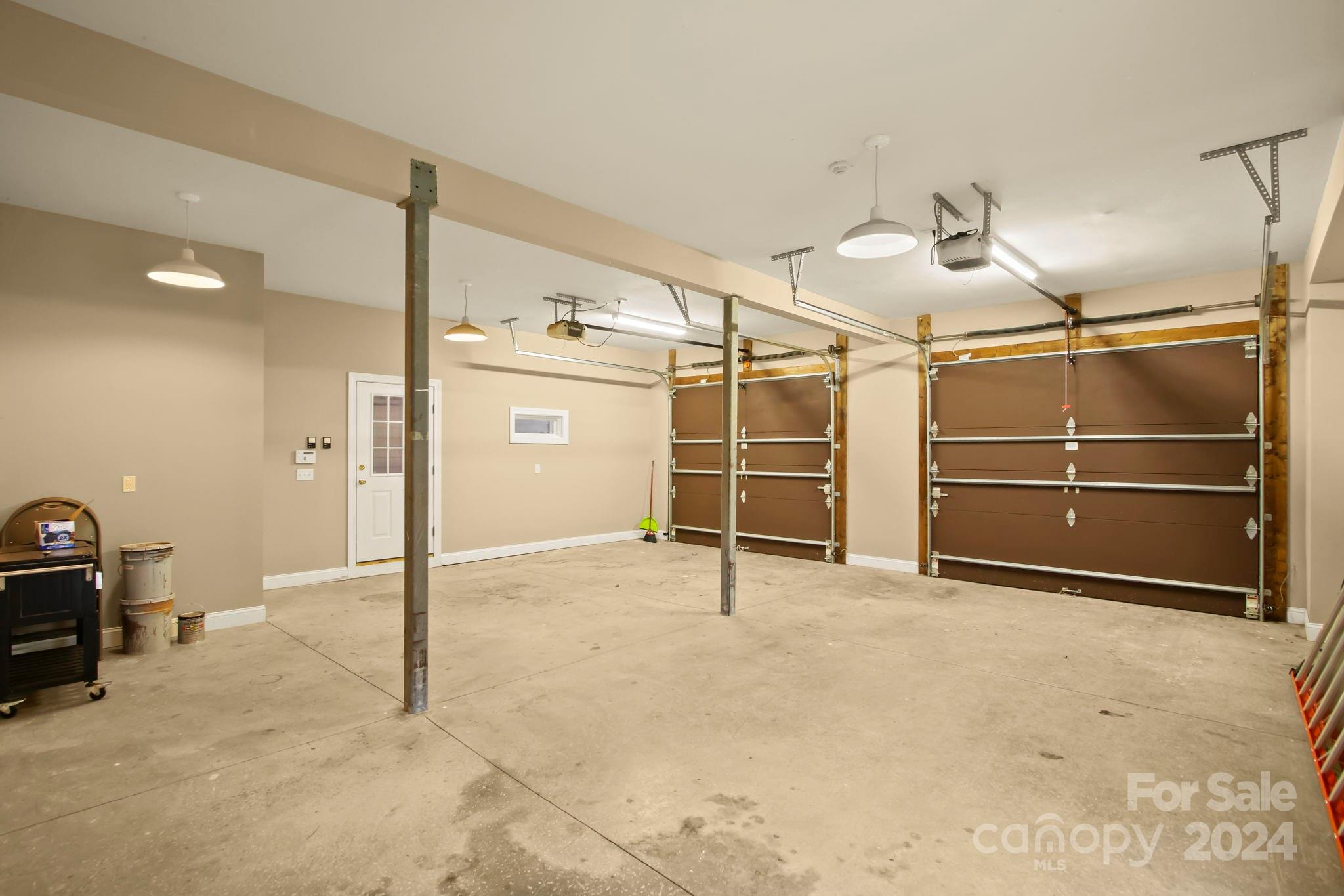 Blowing Rock, North Carolina 28605, United States, 4 Bedrooms Bedrooms, ,5 BathroomsBathrooms,Residential,Active,37304