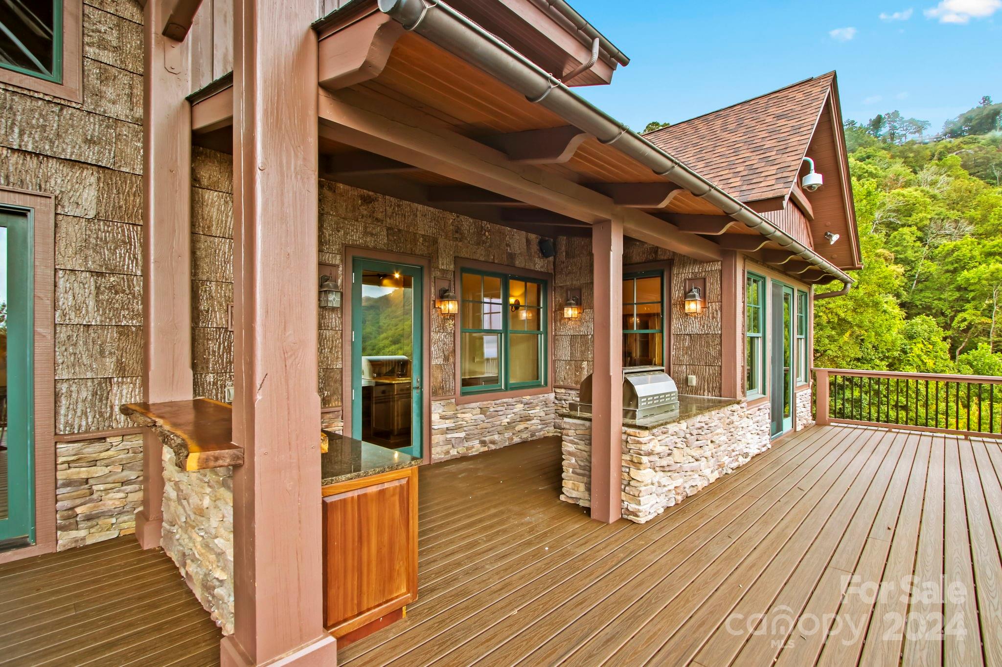 Blowing Rock, North Carolina 28605, United States, 4 Bedrooms Bedrooms, ,5 BathroomsBathrooms,Residential,Active,37304