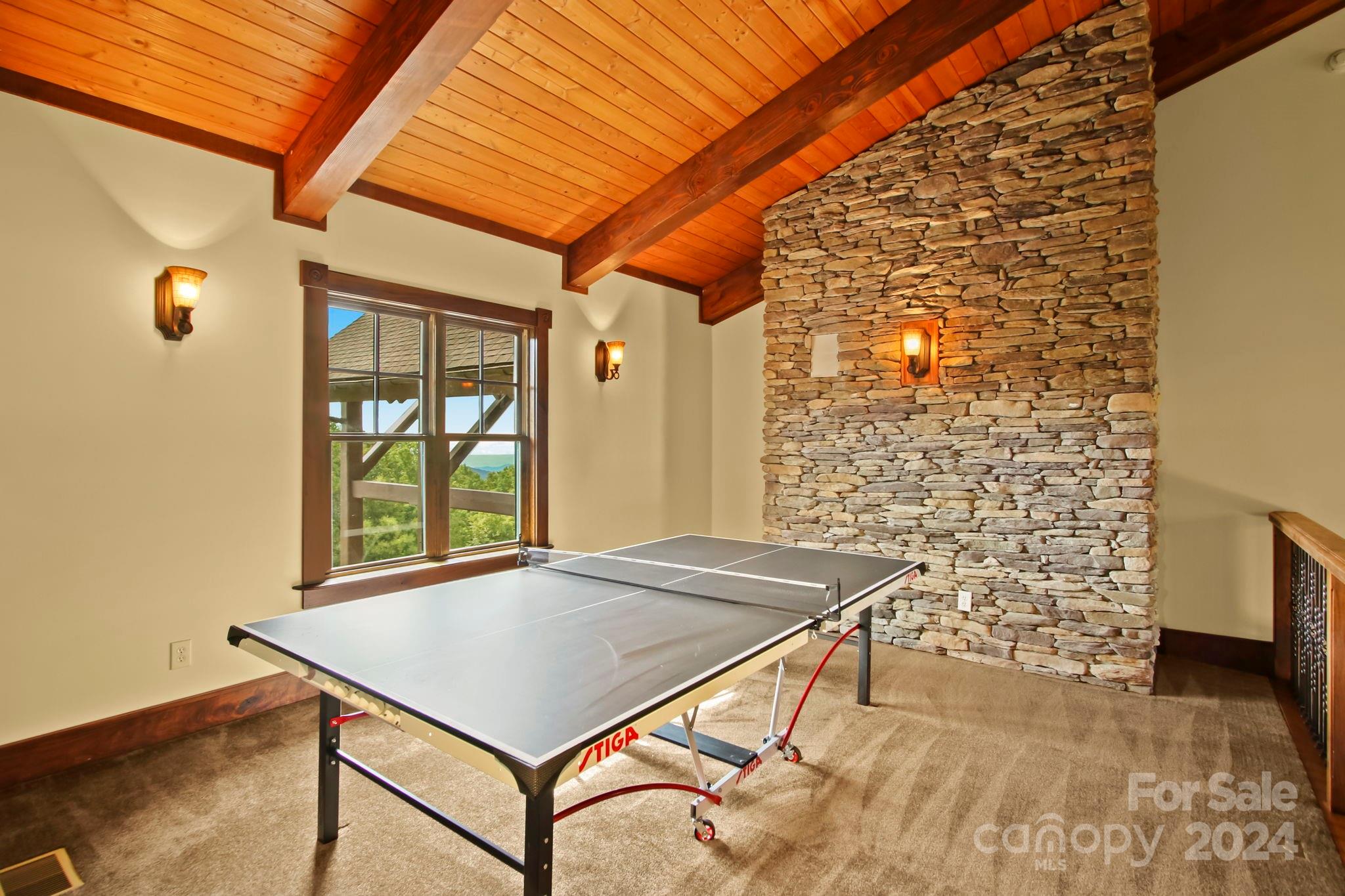 Blowing Rock, North Carolina 28605, United States, 4 Bedrooms Bedrooms, ,5 BathroomsBathrooms,Residential,Active,37304