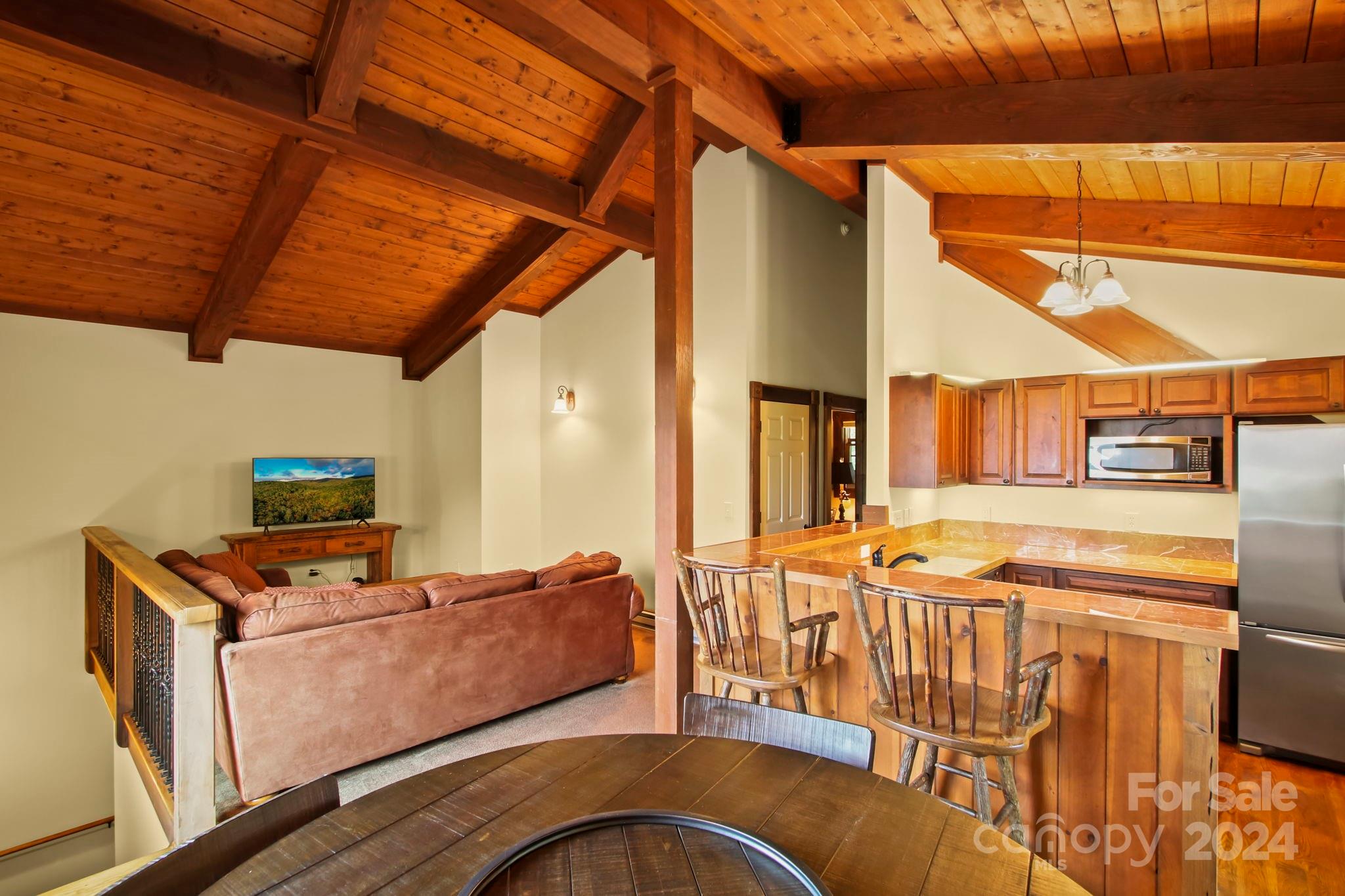 Blowing Rock, North Carolina 28605, United States, 4 Bedrooms Bedrooms, ,5 BathroomsBathrooms,Residential,Active,37304