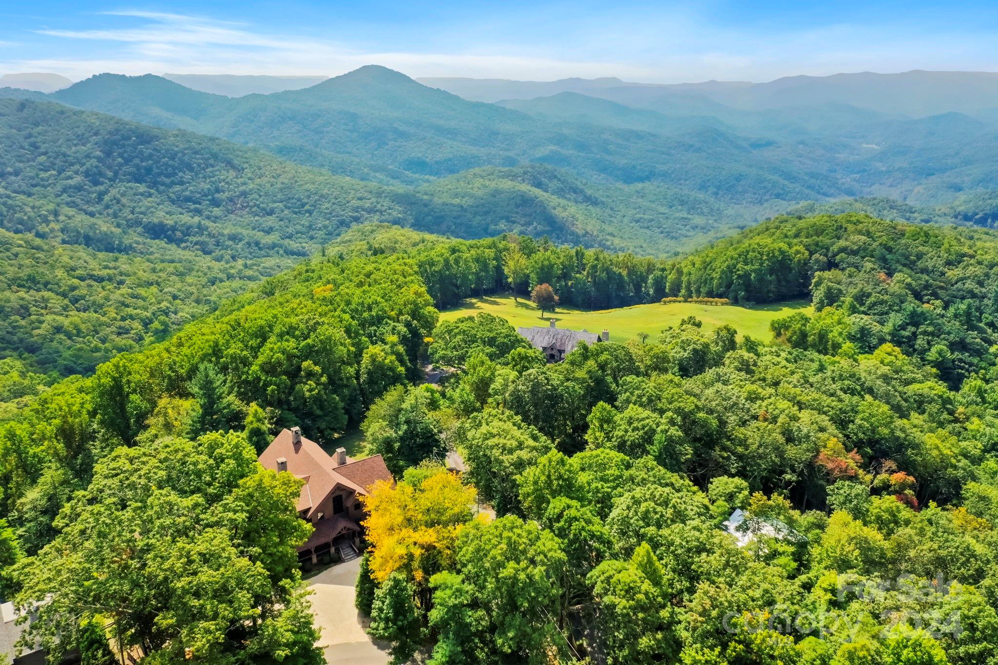 Blowing Rock, North Carolina 28605, United States, 4 Bedrooms Bedrooms, ,5 BathroomsBathrooms,Residential,Active,37304