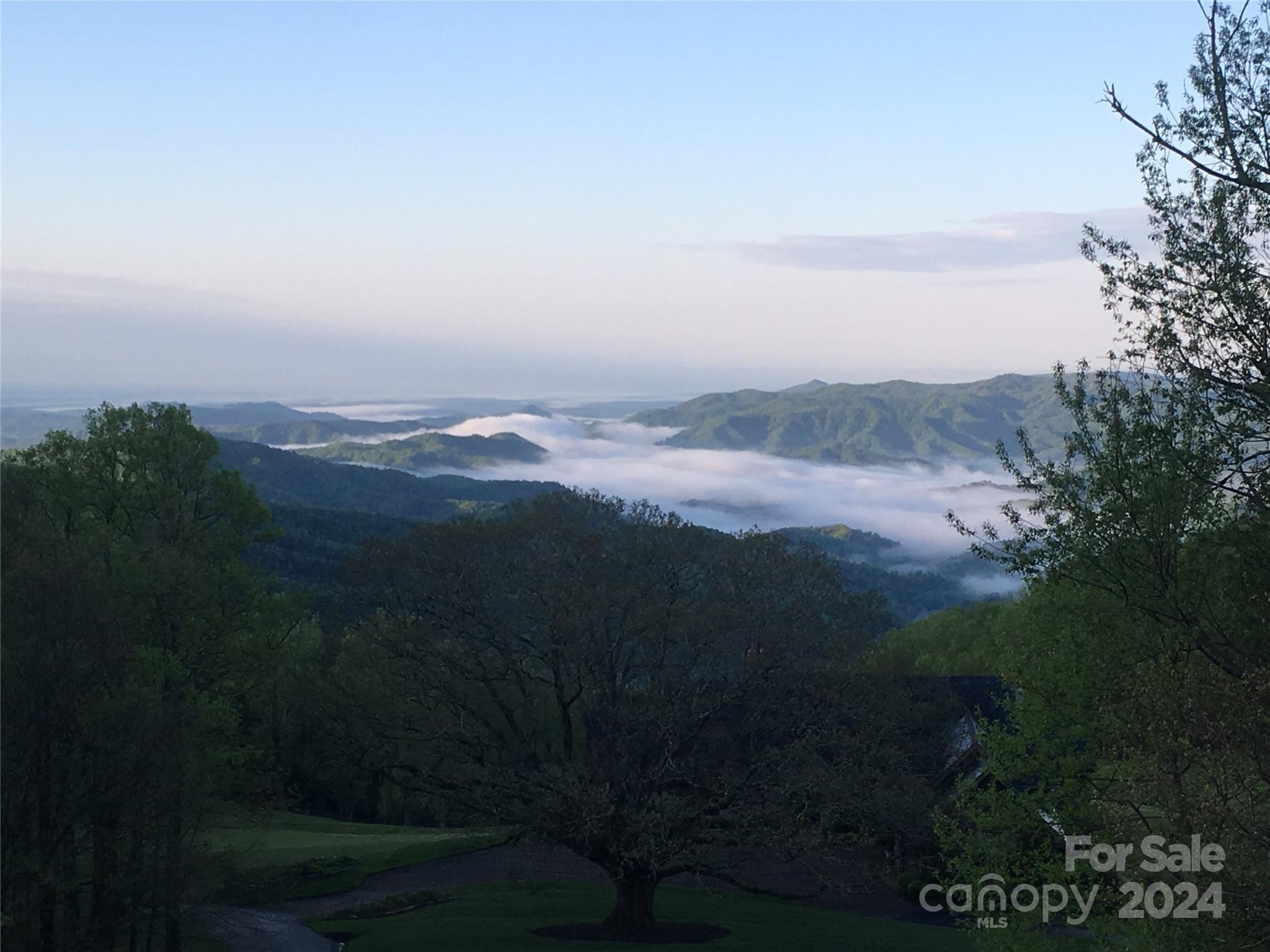 Blowing Rock, North Carolina 28605, United States, 4 Bedrooms Bedrooms, ,5 BathroomsBathrooms,Residential,Active,37304