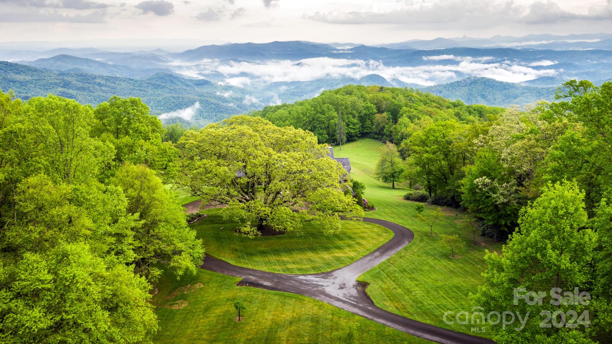 Blowing Rock, North Carolina 28605, United States, 4 Bedrooms Bedrooms, ,5 BathroomsBathrooms,Residential,Active,37304