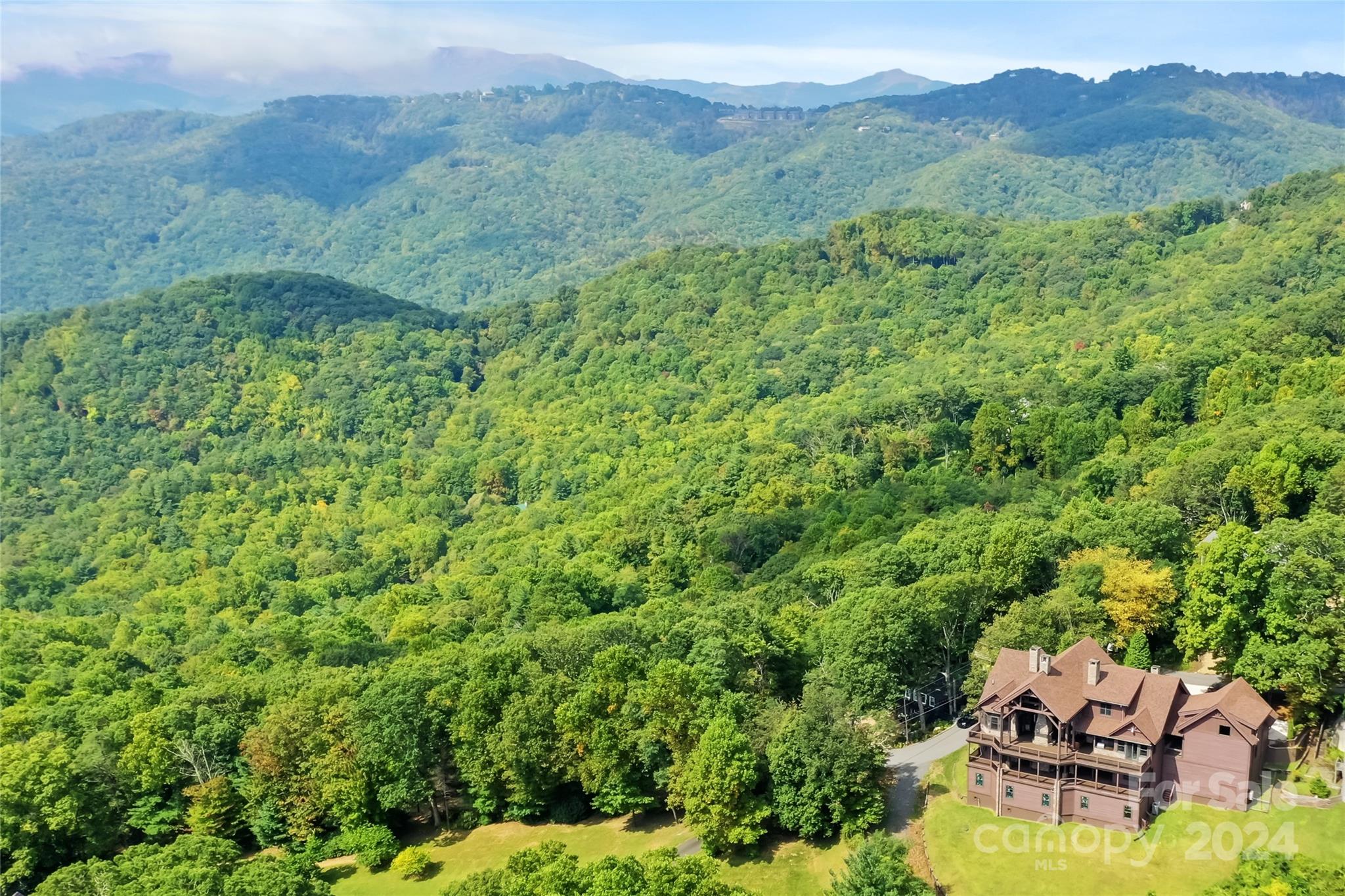 Blowing Rock, North Carolina 28605, United States, 4 Bedrooms Bedrooms, ,5 BathroomsBathrooms,Residential,Active,37304