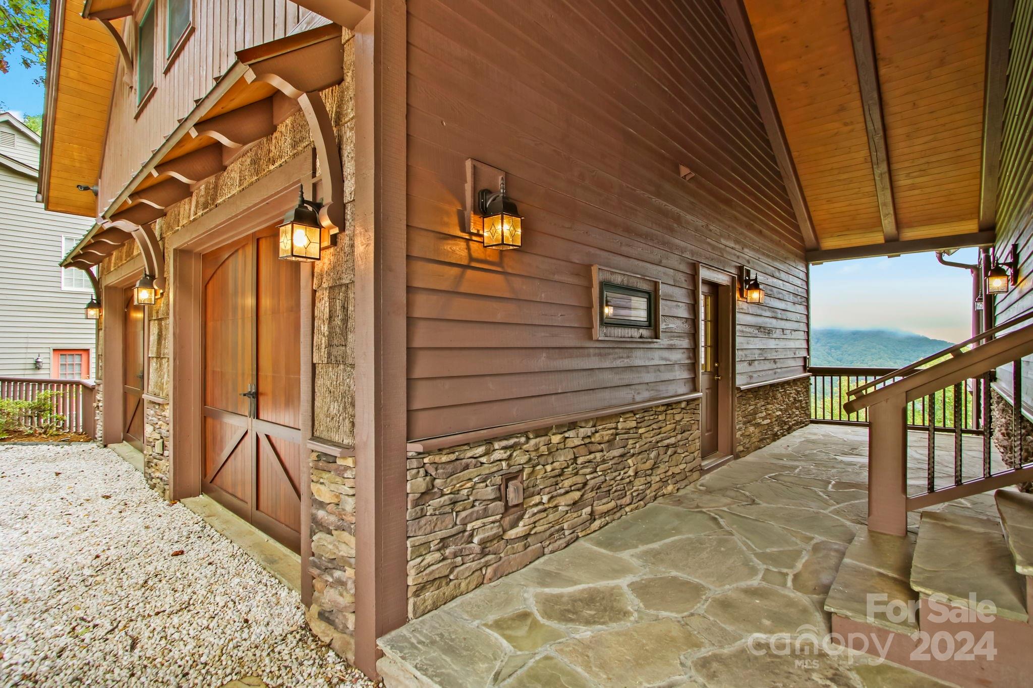 Blowing Rock, North Carolina 28605, United States, 4 Bedrooms Bedrooms, ,5 BathroomsBathrooms,Residential,Active,37304