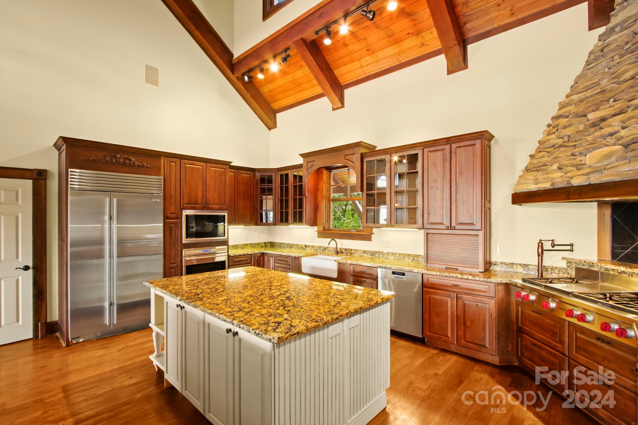 Blowing Rock, North Carolina 28605, United States, 4 Bedrooms Bedrooms, ,5 BathroomsBathrooms,Residential,Active,37304