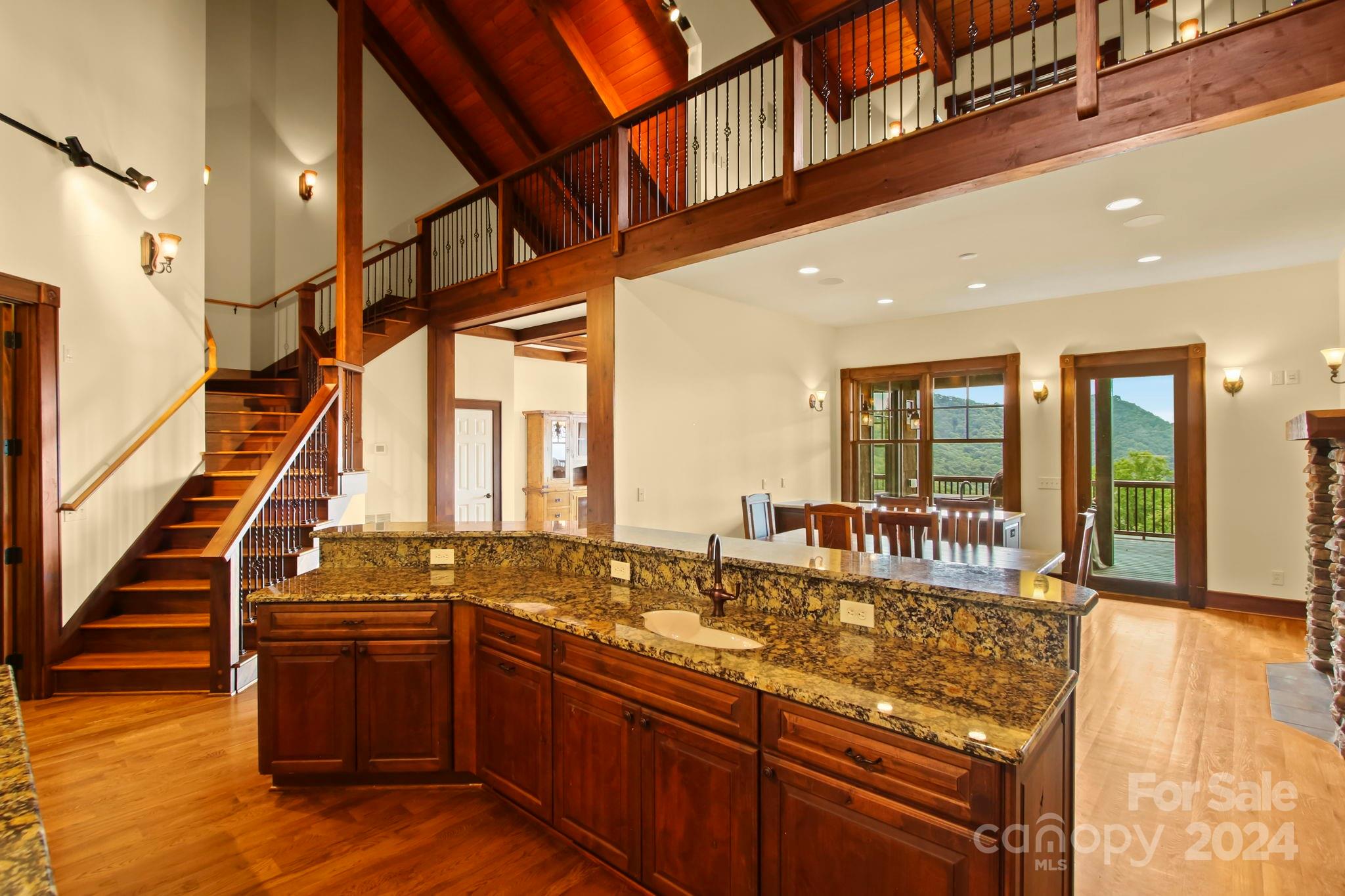 Blowing Rock, North Carolina 28605, United States, 4 Bedrooms Bedrooms, ,5 BathroomsBathrooms,Residential,Active,37304