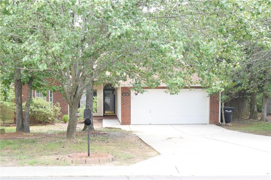 This spectacular ranch home features a split bedroom plan, 3 bedrooms, 2 full baths, 2 car garage, breakfast bar. gas fireplace. Large back yard with huge expanded deck for entertaining your guests, front porch. So many features to enjoy. Must see!! NO PETS. The requirements for this property are: 
Gross income needs to be three times monthly rent. 
NO PETS.
Credit score 620+
No evictions, eviction filings, or landlord collections in the past 5 years. 
No current bankruptcy.