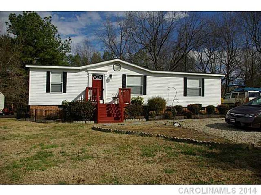 A long driveway leads to this lovely home that sits on a knoll. 3BR's 2 BA double wide that seller have upgraded. All kitchen appliiances to stay. Split bedroom plan, large lot property has been de-titled