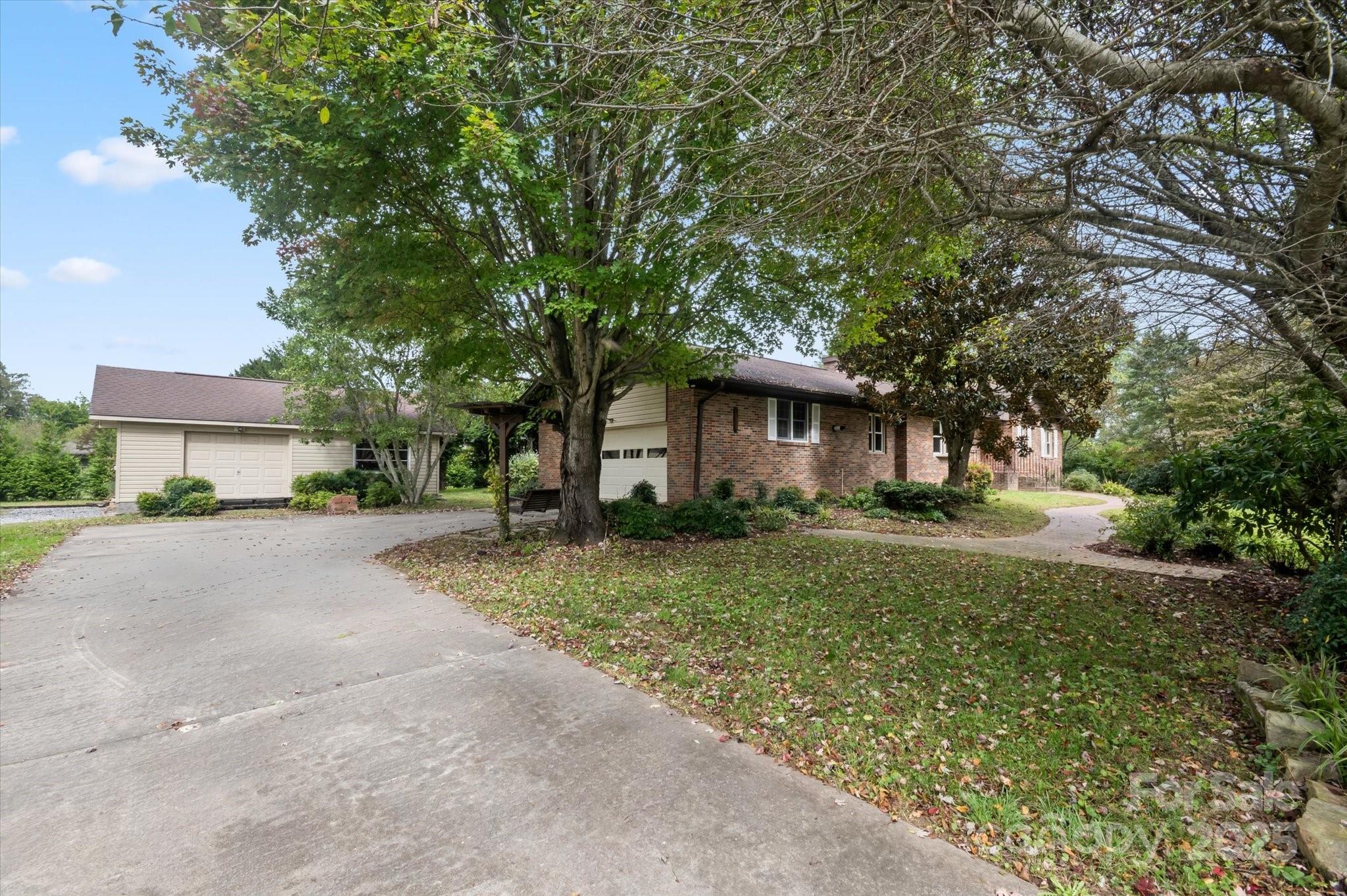 196 Broadview Circle