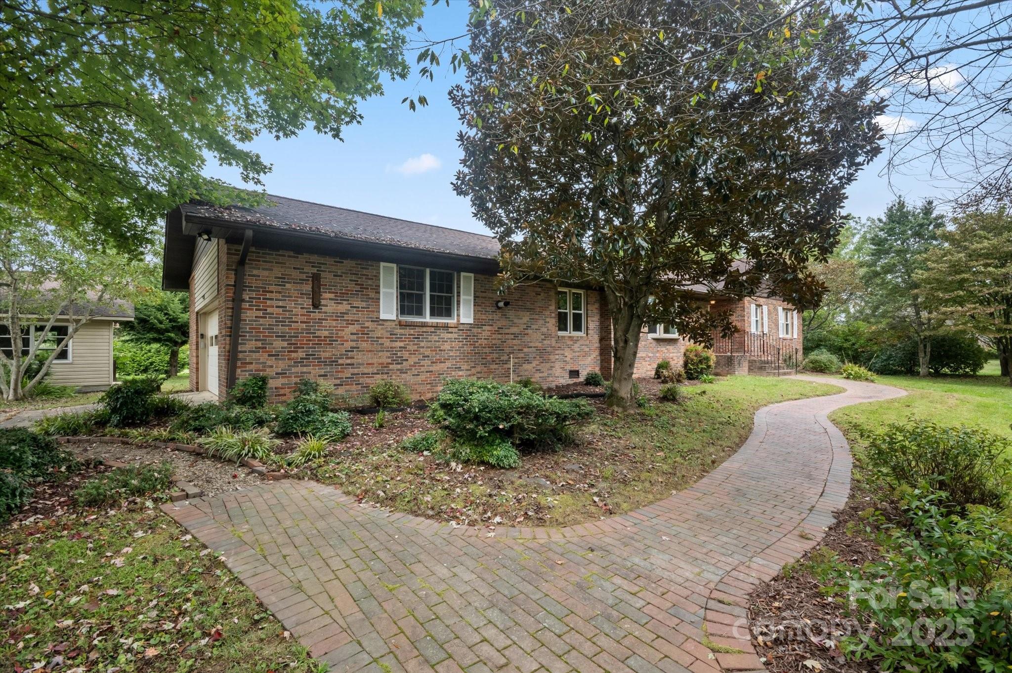 196 Broadview Circle