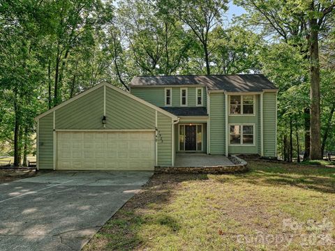 Photo of 7925 Serendipity Lane, Charlotte, NC 28277 (MLS # 4376292)