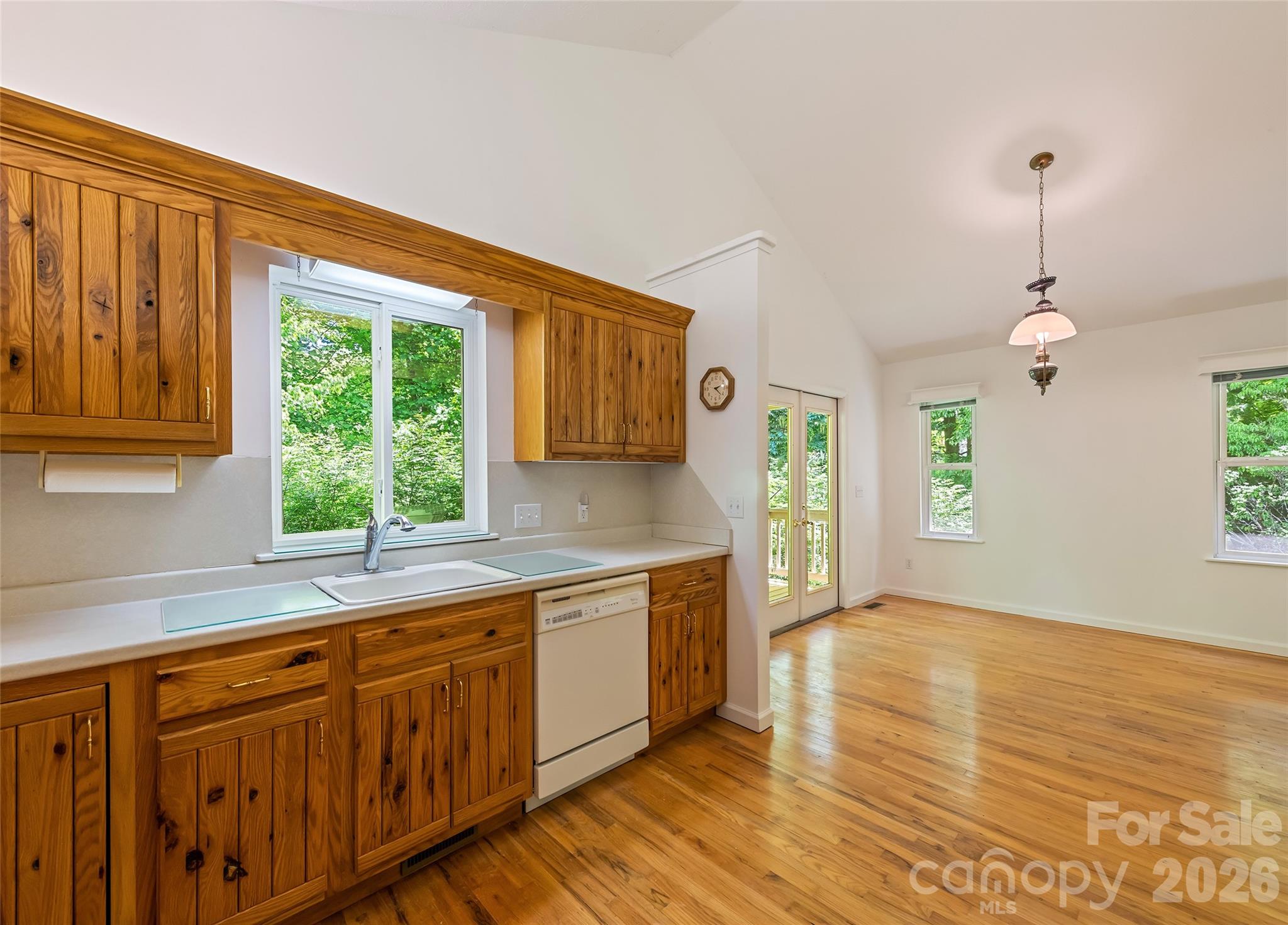 21 Winterview Trail