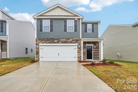 Photo of 68 Laurel Pointe Drive, Waynesville, NC 28785 (MLS # 4430369)