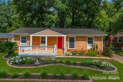 Photo of 1009 Dunleigh Drive, Charlotte, NC 28214 (MLS # 4303926) Photo of 1009 Dunleigh Drive, Charlotte, NC 28214 (MLS # 4303926)